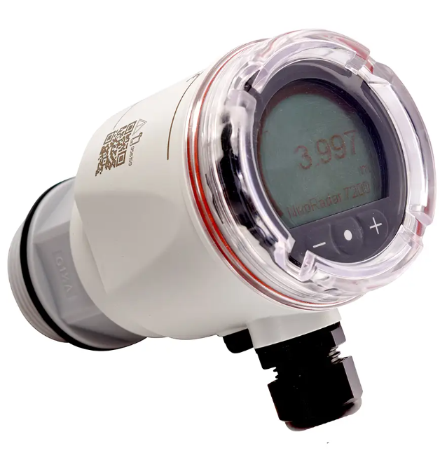 NR 7200. Certificate: CE / UKCA / cFMus / General purpose. Process temperature: [2] max. 80°C (176°F)· Process overpressure: [1] max. 3 bar (43.51 psi)· Electronic module: [H] 2-wire 4-20mA, HART· Process connection: [B] Thread NPT 1 1/2" ANSI B 1.20.1· Measuring range: [2] max. 15m (49.2ft). Cable and line entry: [B] NPT 1/2" thread. Plug on Display: [0] Without Display, only programmable with mobile device and UWT LevelApp (non transparent lid). Guarantee extensión: [X] to 6 years