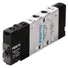 Electro válvula marca FESTO serie CPE18; Tipo Monoestable Vías 5/2 Rango presión 0.9-10bar/13- 145Psi conexión Neumática G1/4 Bobina 24VDC