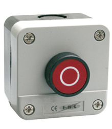 Caja de mando con Pulsador de Paro de emergencia marca EBCHQ Serie LAY5; Color Rojo Dimensiones 50x66x66mm Contacto 1NC Voltaje 440VAC     